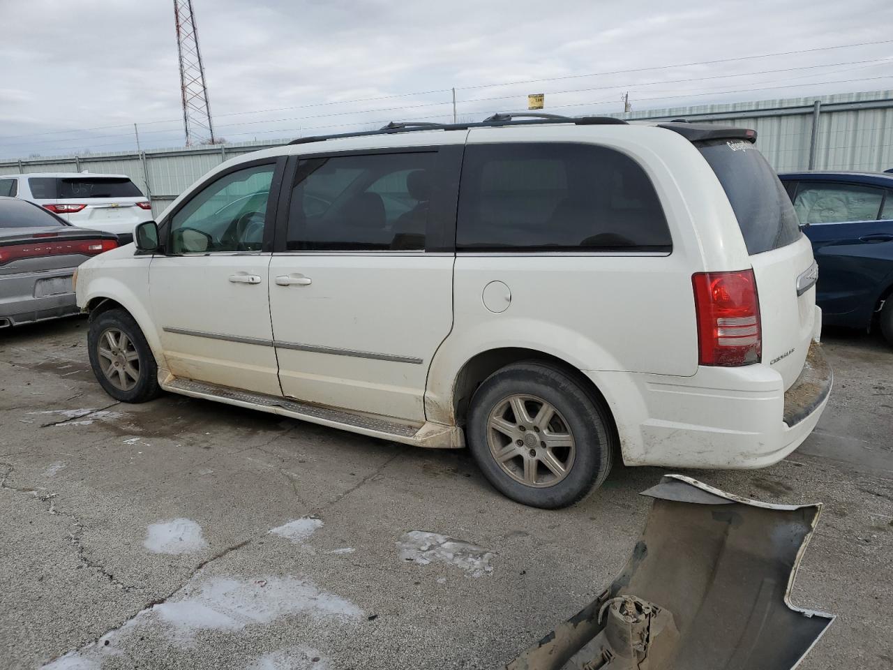 2010 Chrysler Town & Country - Image 2
