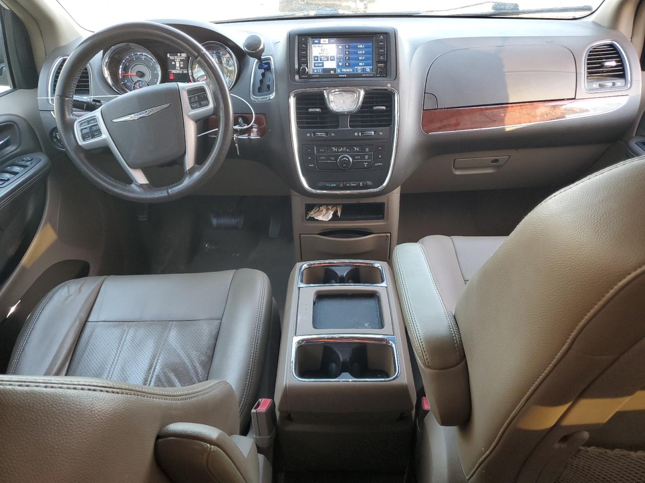 2012 Chrysler Town & Country - Image 8