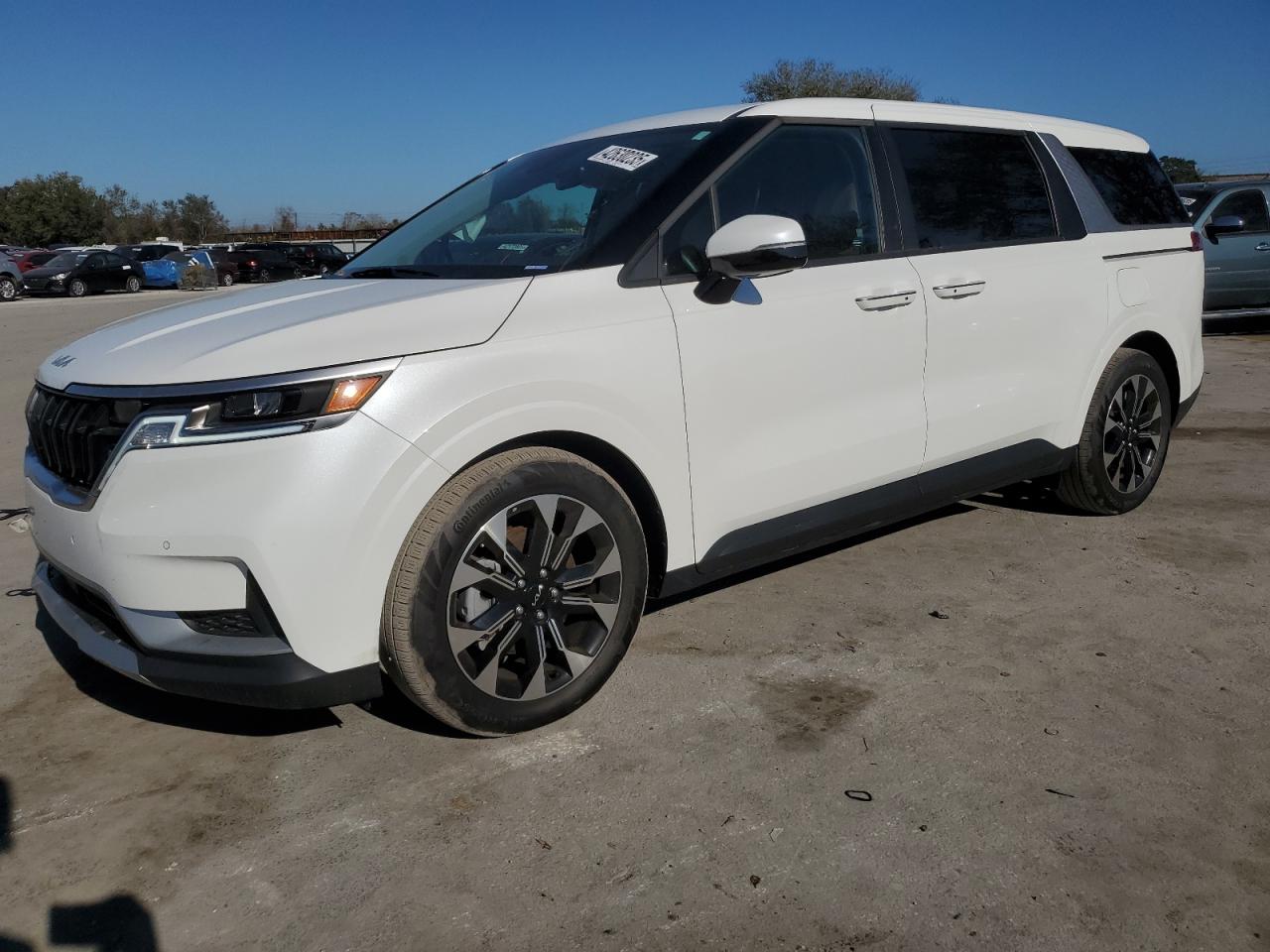 2024 Kia Carnival - Image 1