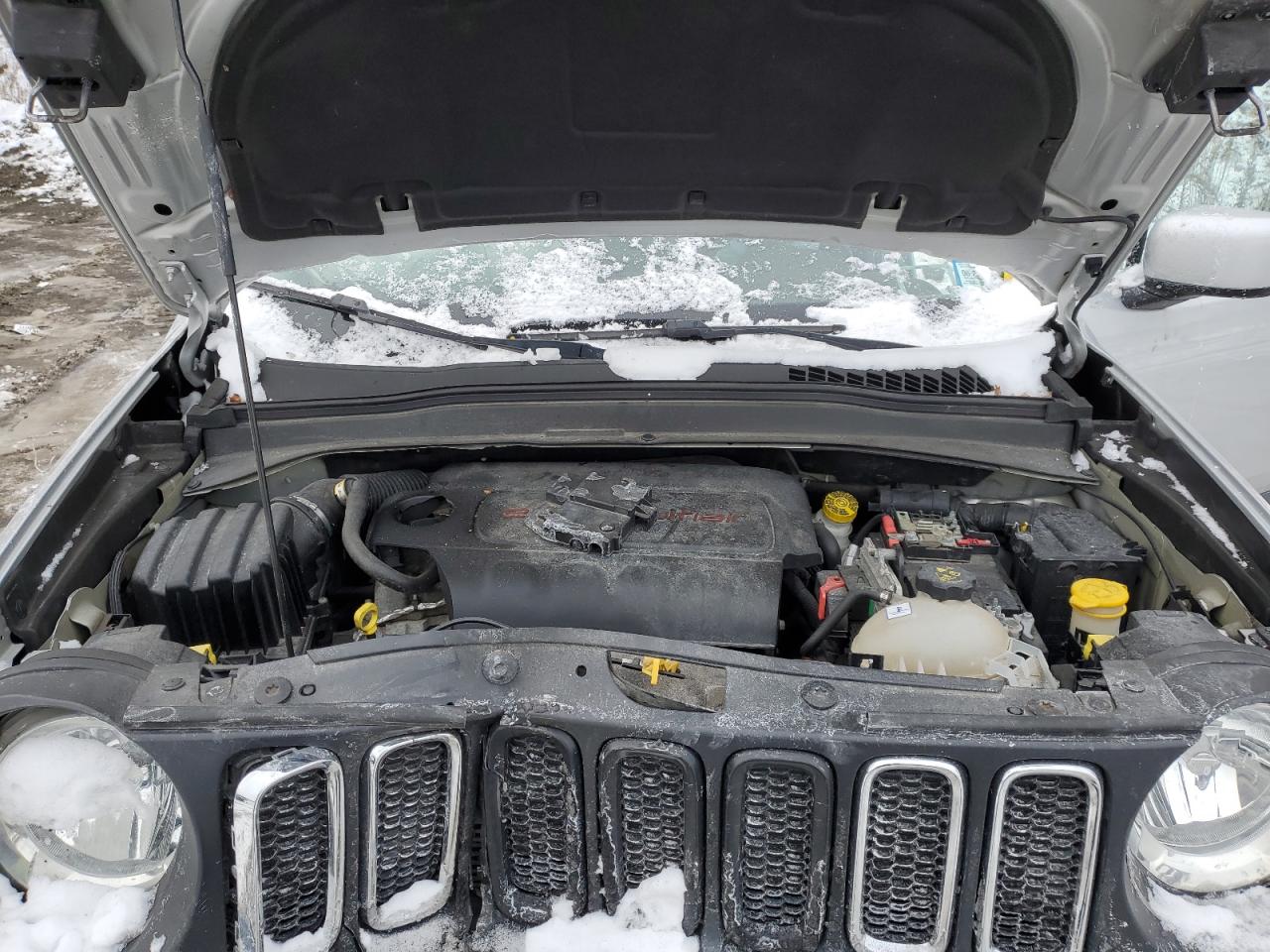 2016 Jeep Renegade - Image 13