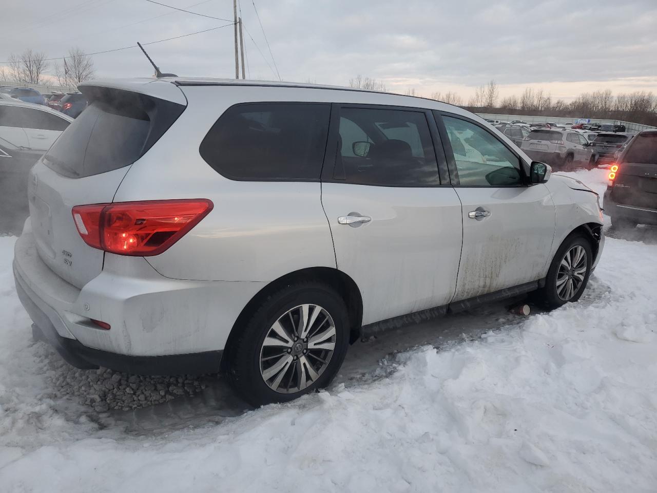2018 Nissan Pathfinder - Image 3