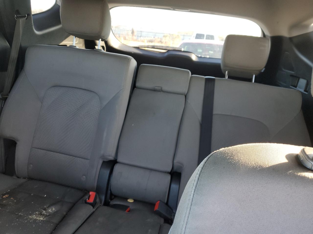 2016 Hyundai Santa Fe - Image 10