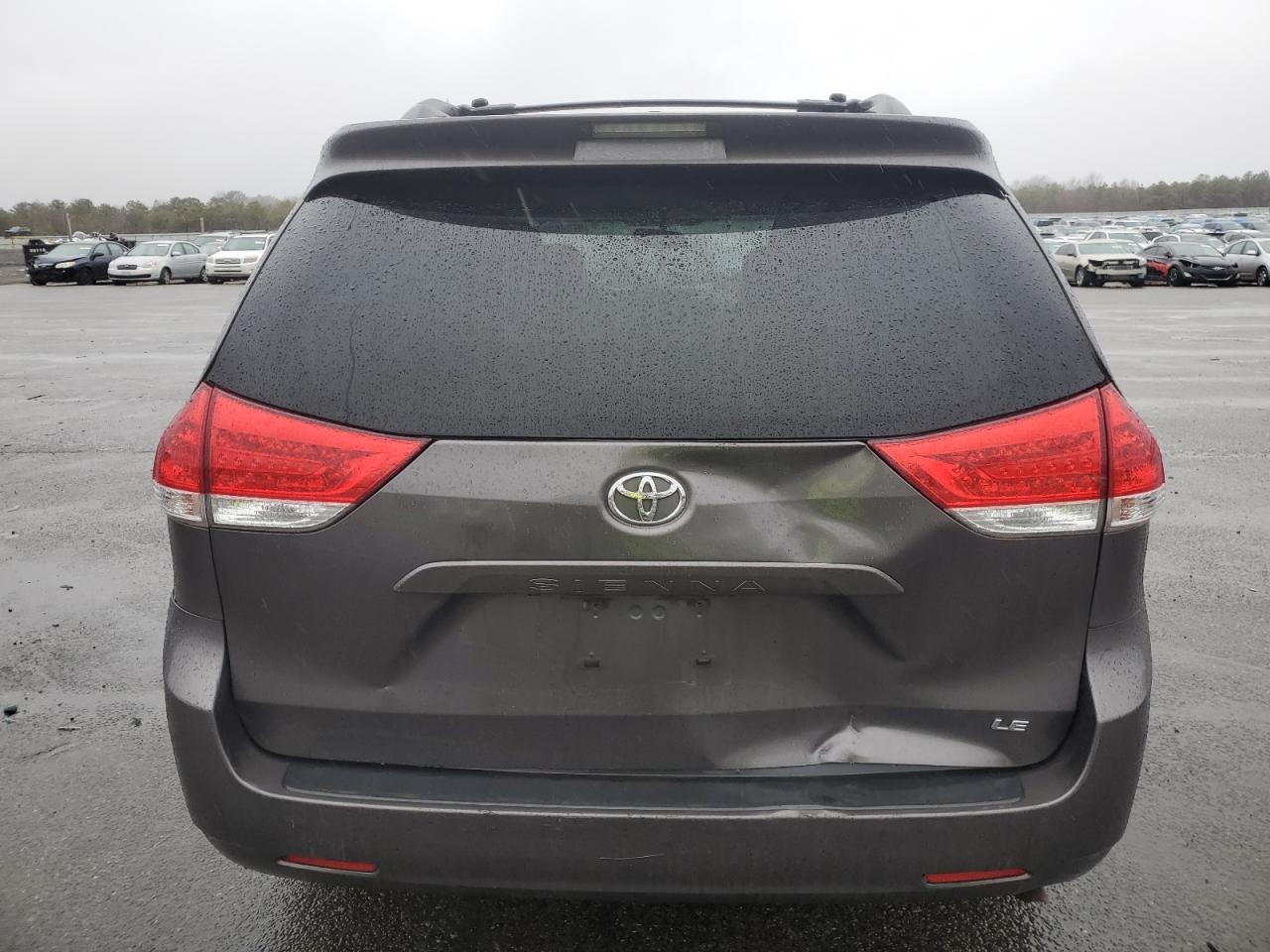 2012 Toyota Sienna - Image 6