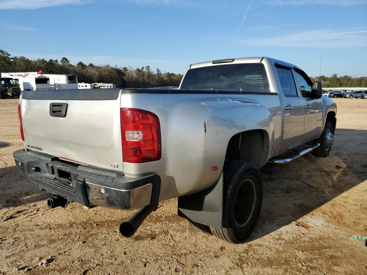 2008 Chevrolet Silverado - Image 3