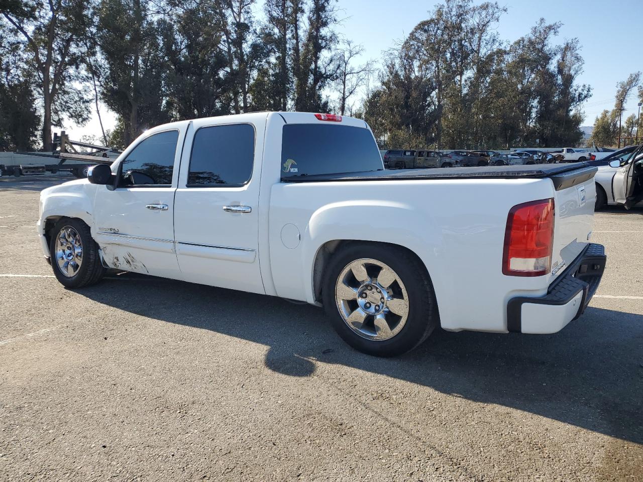 2011 GMC Sierra - Image 2