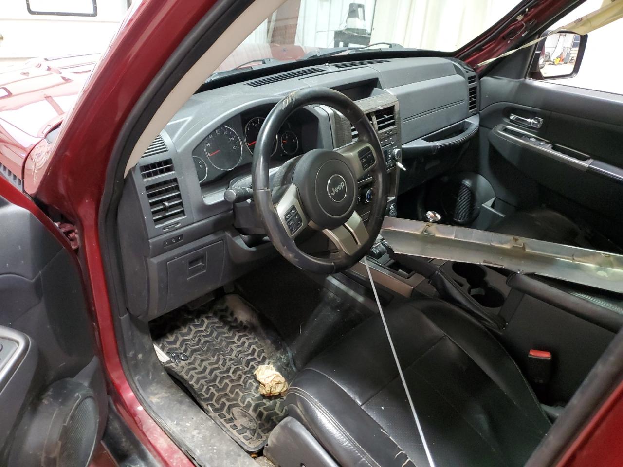 2012 Jeep Liberty (North America) - Image 8