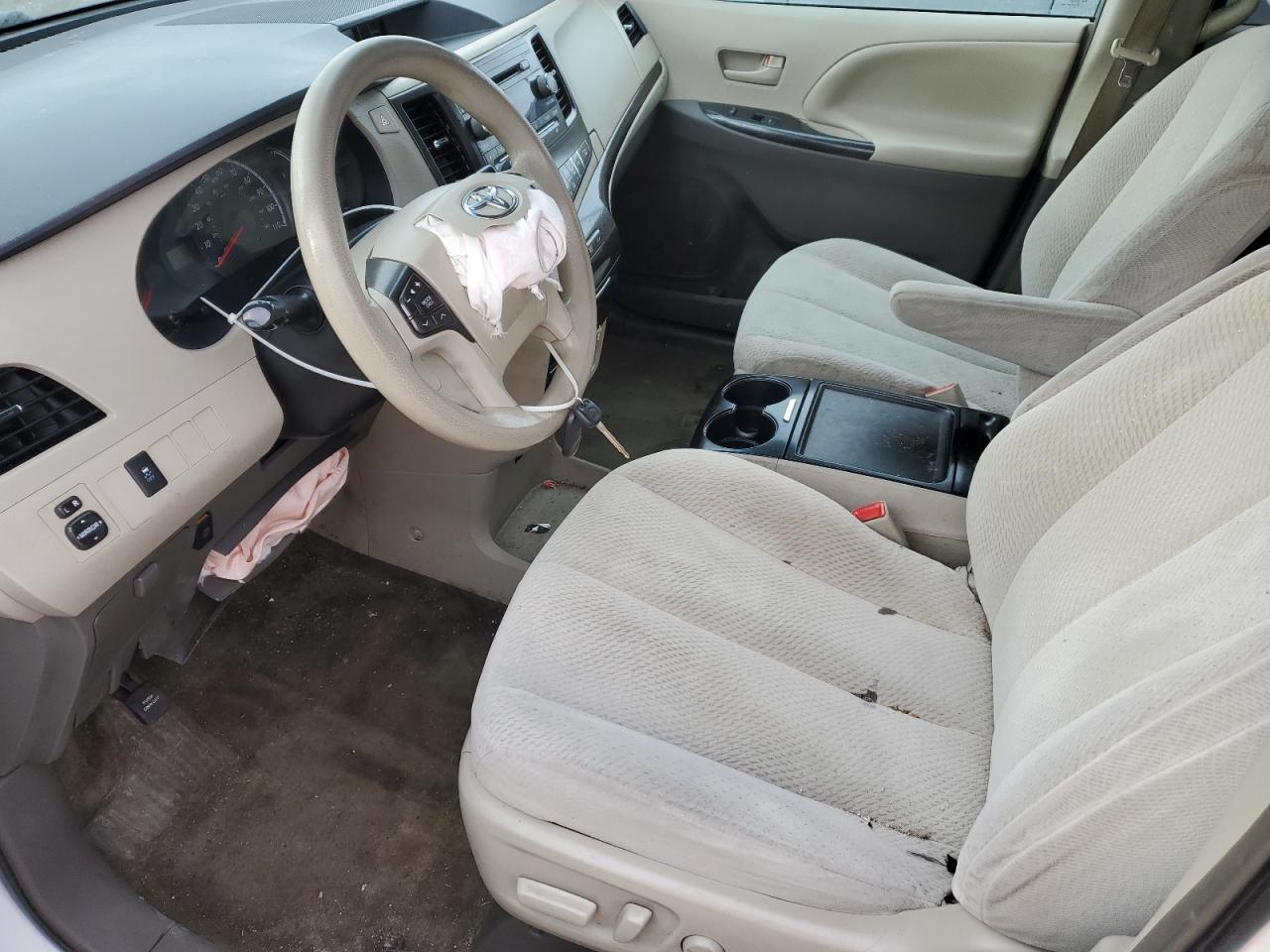 2014 Toyota Sienna - Image 7