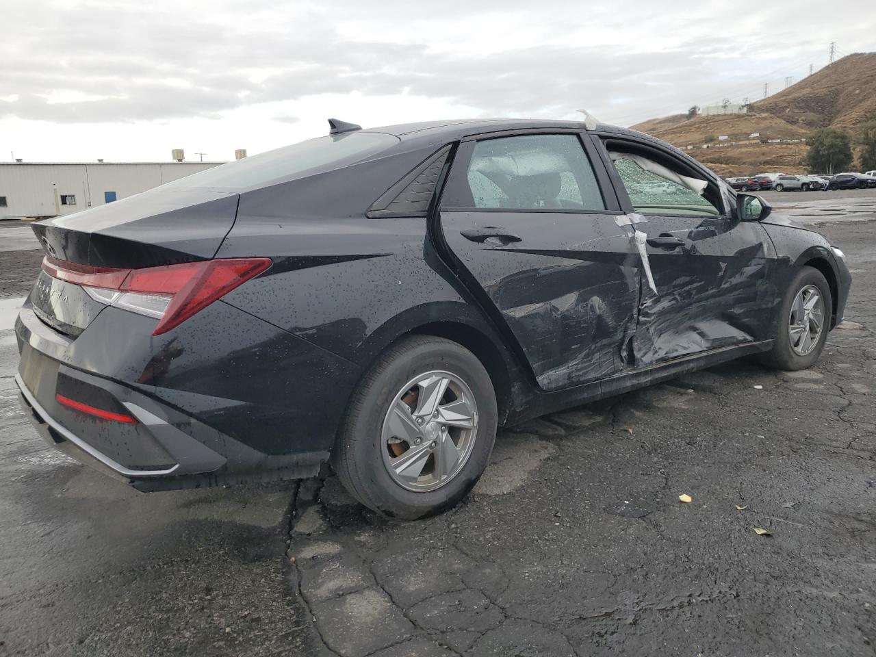 2024 Hyundai Elantra - Image 3