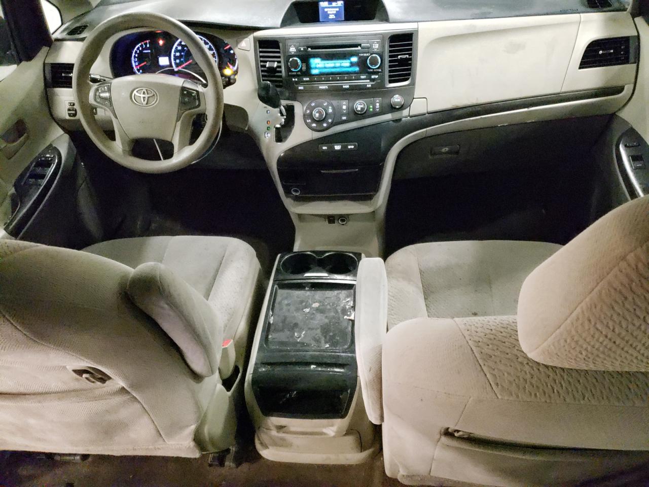 2011 Toyota Sienna - Image 8