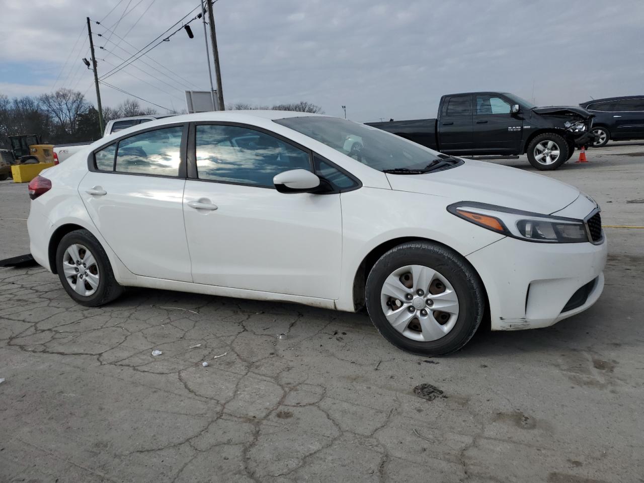 VIN 3KPFK4A70HE069765 2017 KIA FORTE no.4