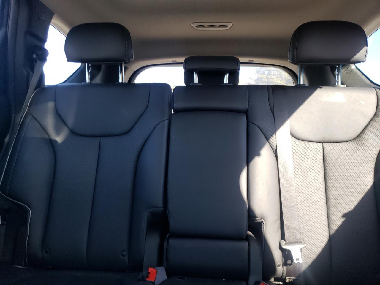 2022 Hyundai Santa Fe - Image 10