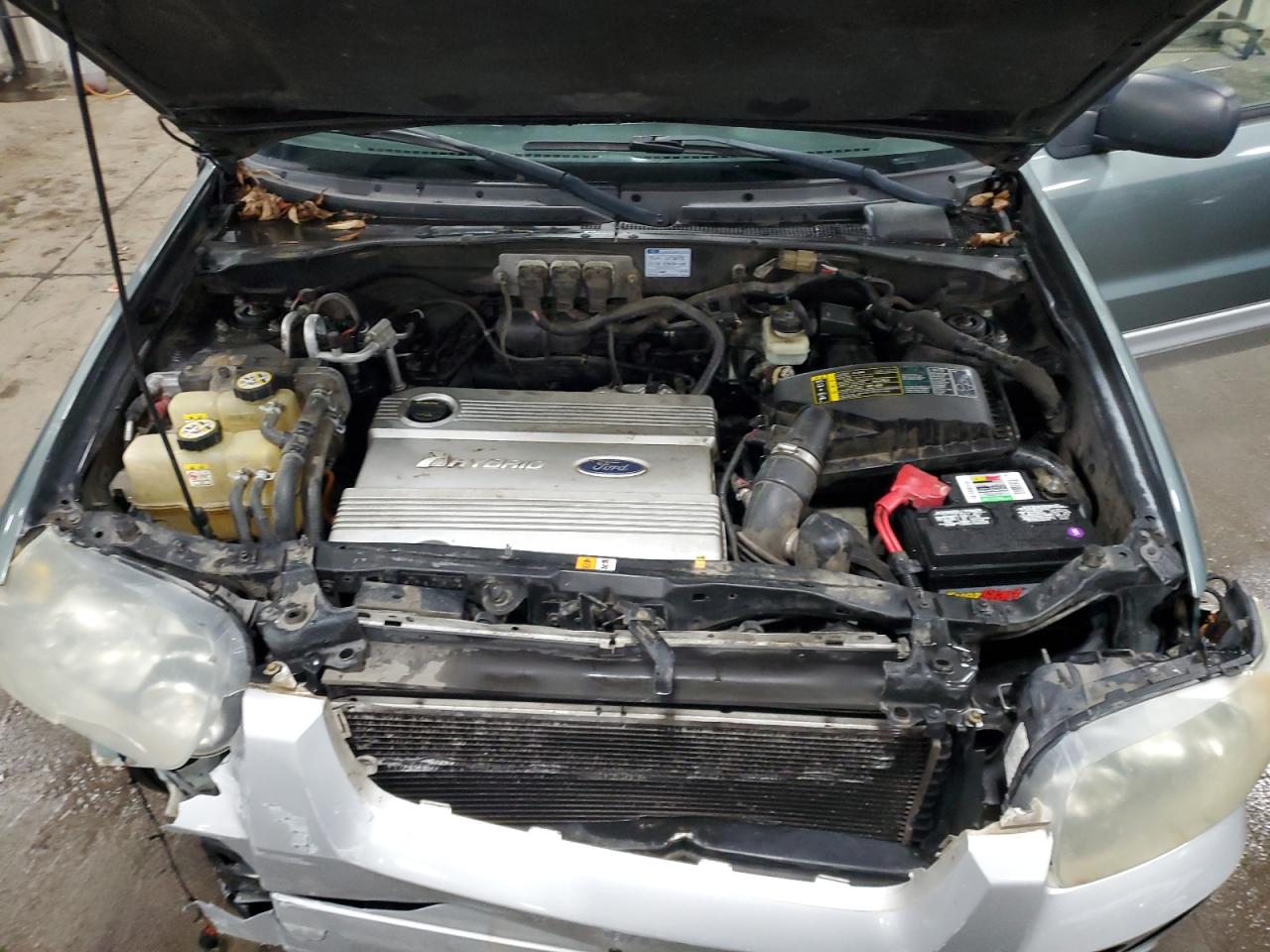 2005 Ford Escape - Image 12