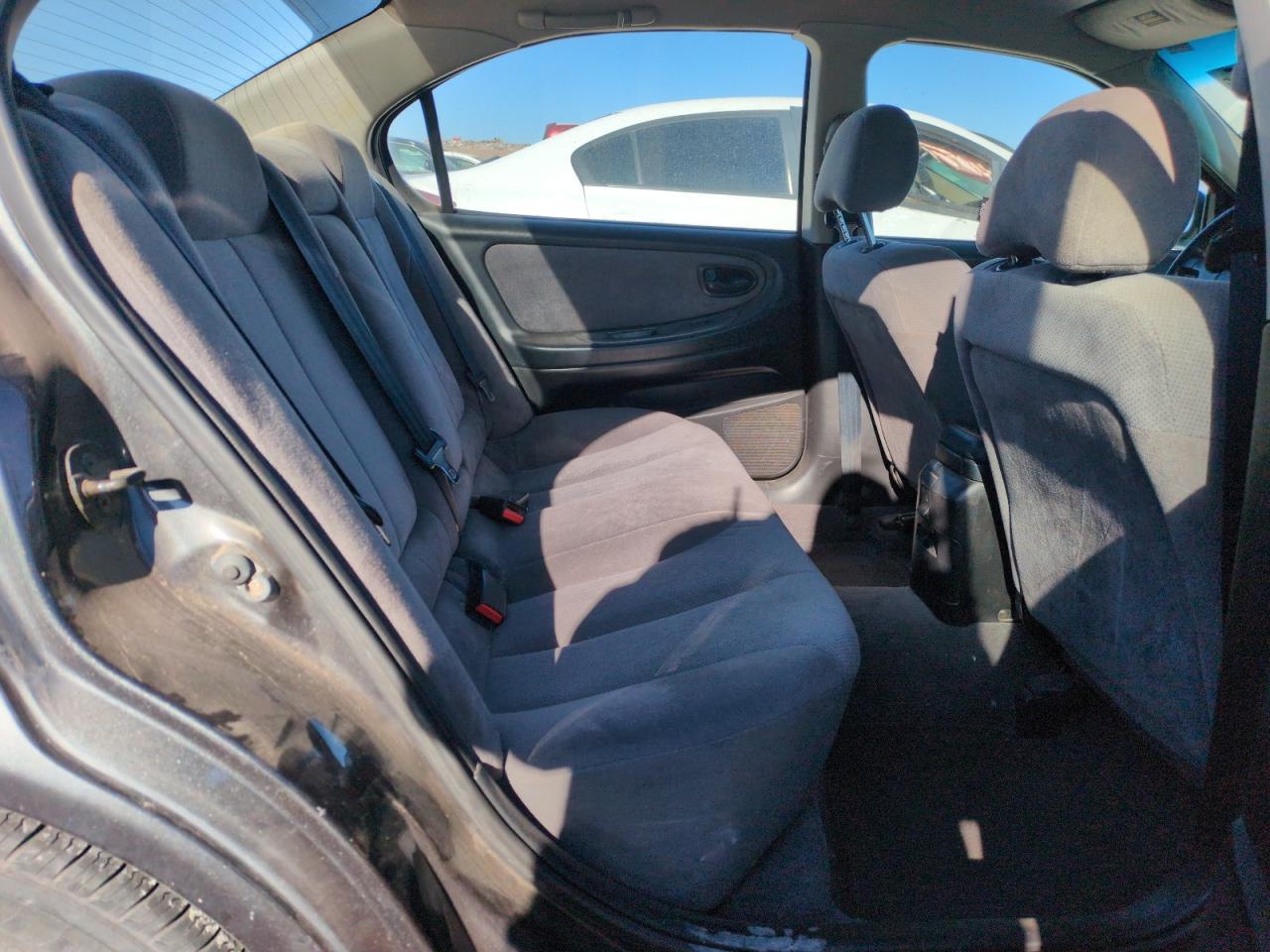 2001 Nissan Maxima - Image 10