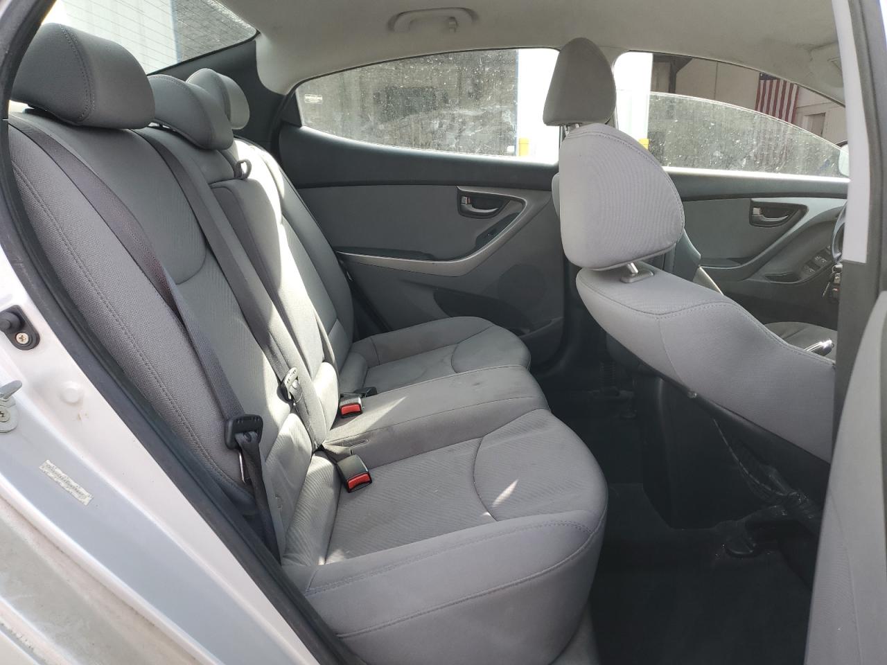 2013 Hyundai Elantra - Image 10