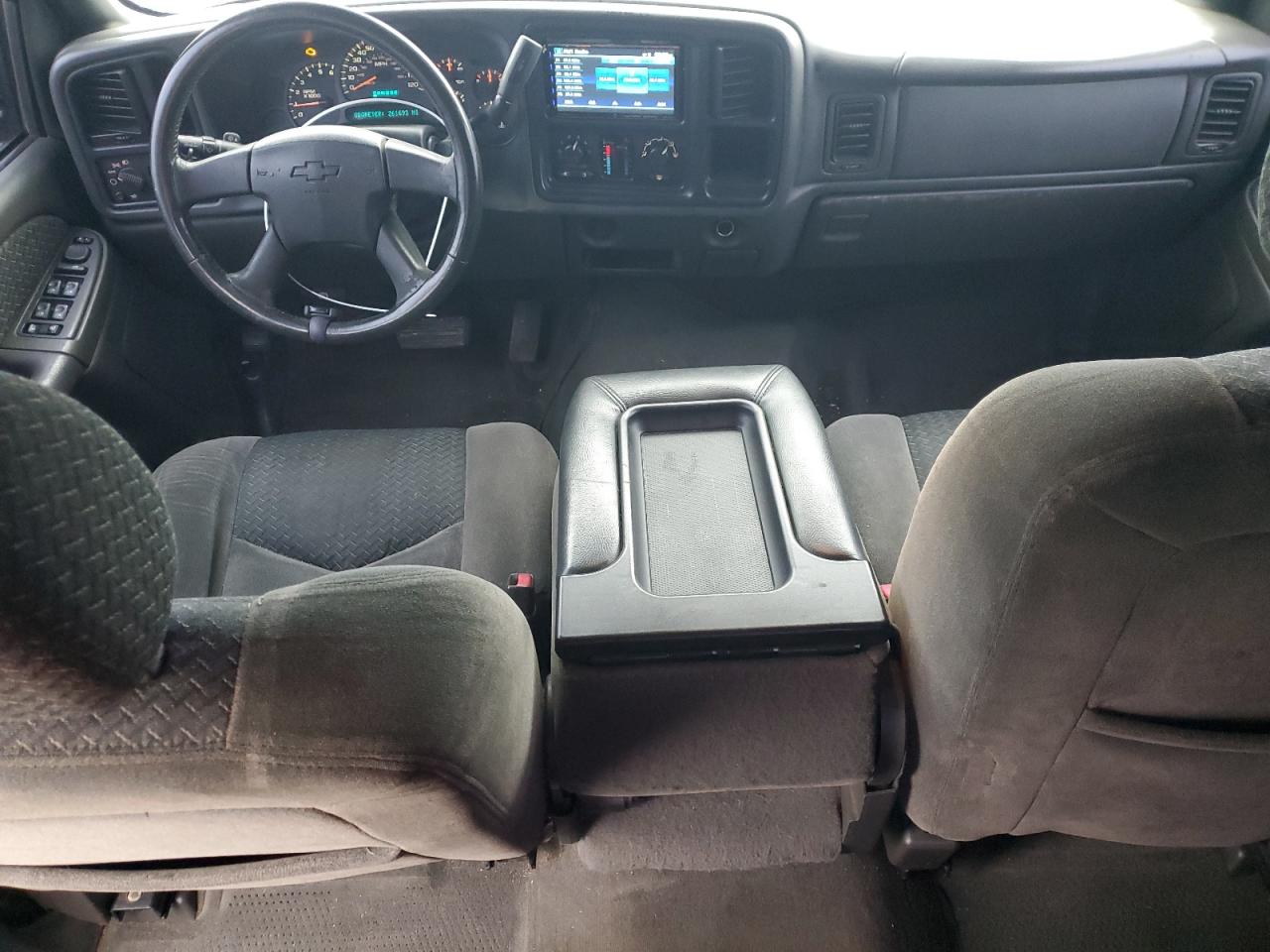 2004 Chevrolet Avalanche - Image 8
