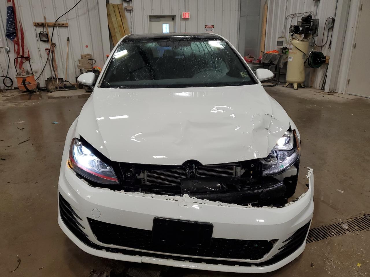 2017 Volkswagen GTI - Image 5