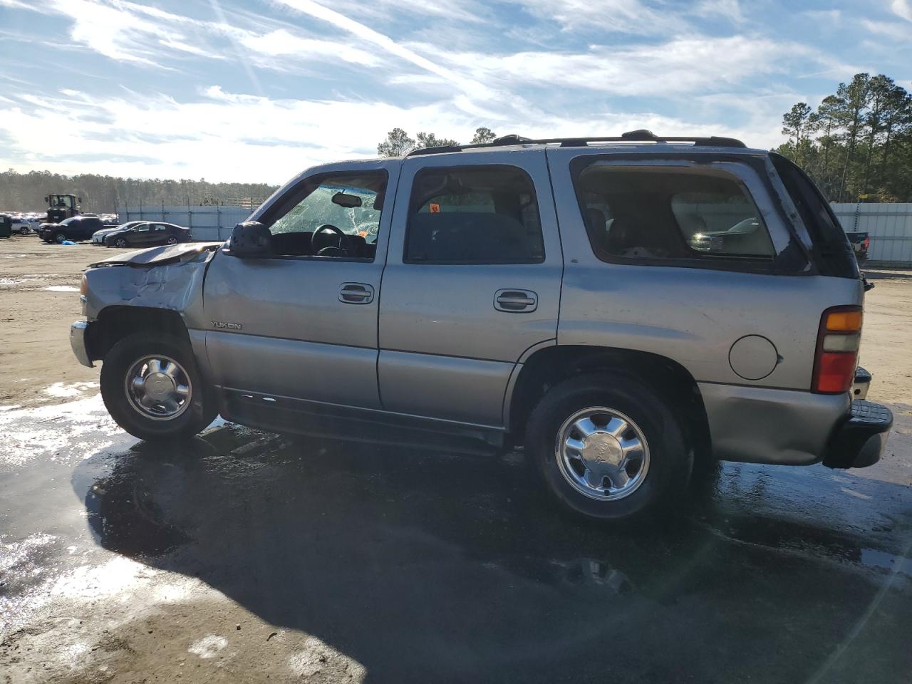 2003 GMC Yukon - Image 2