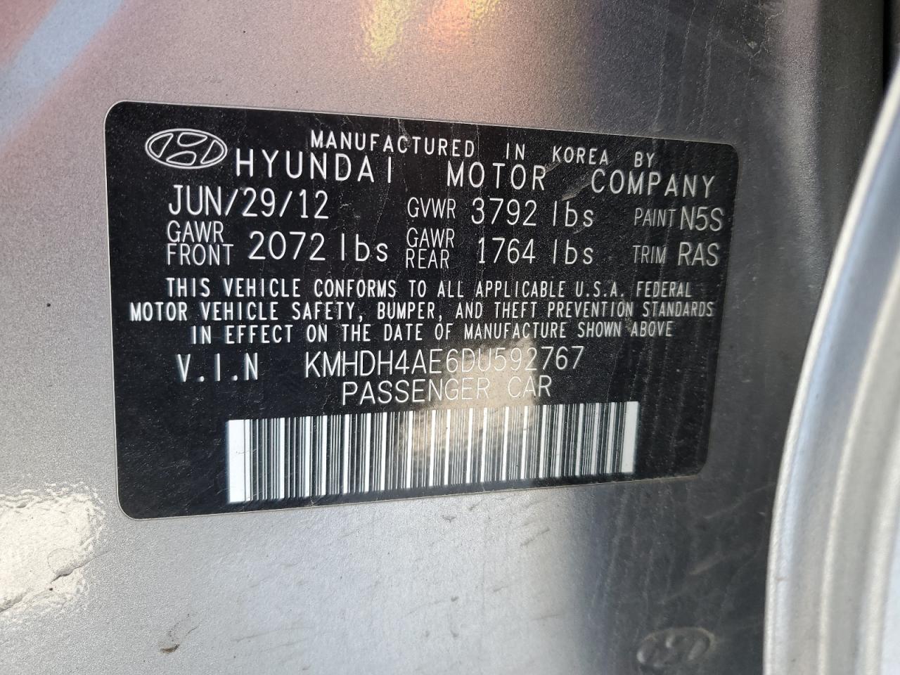 2013 Hyundai Elantra - Image 12