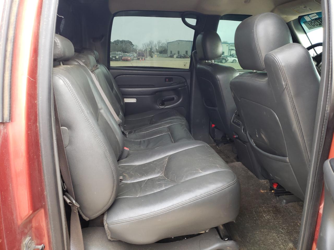 2003 Chevrolet Avalanche - Image 10