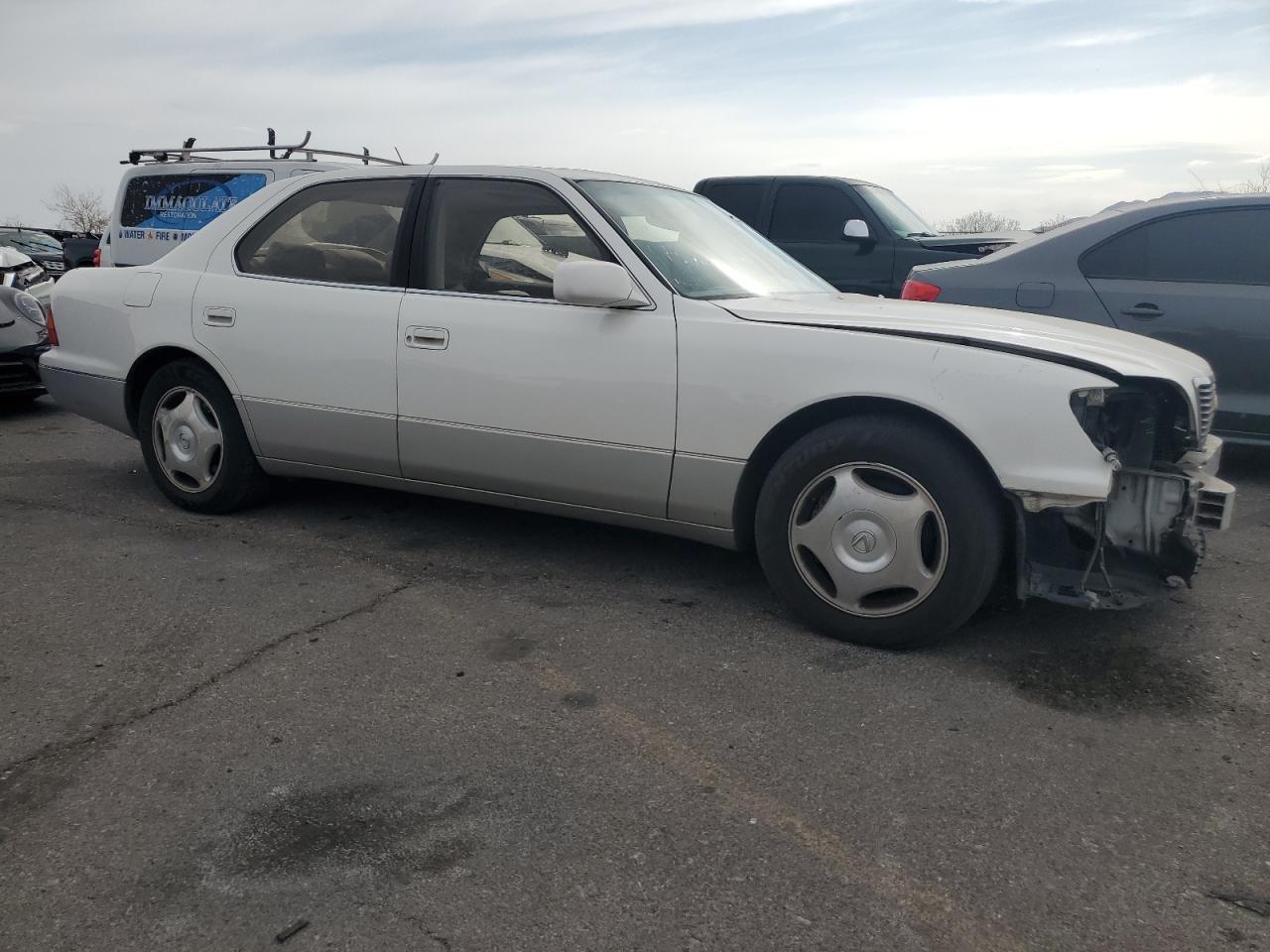 2000 Lexus LS - Image 4