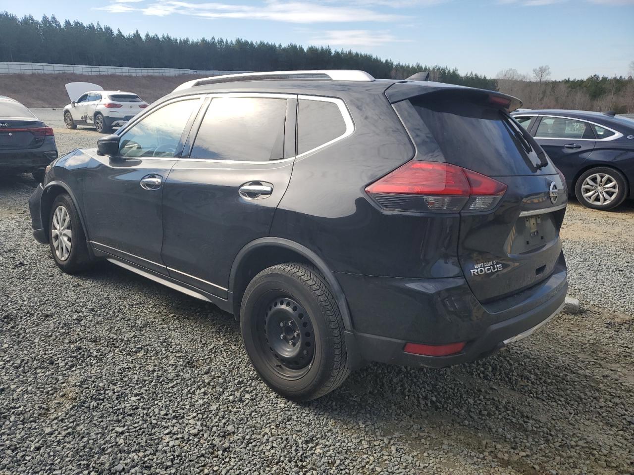 2017 Nissan Rogue - Image 2