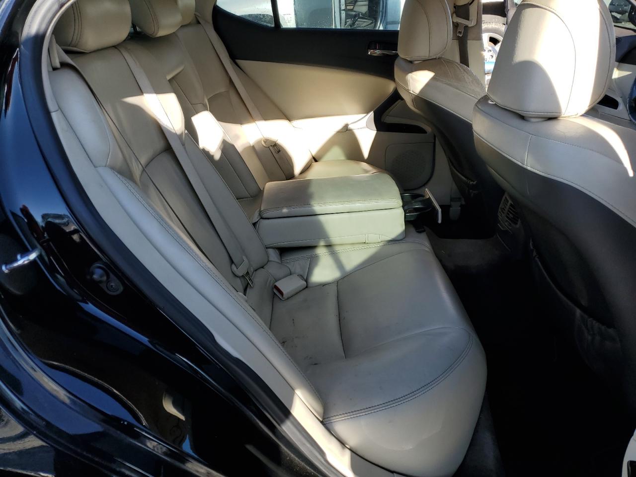 2011 Lexus IS - Image 10