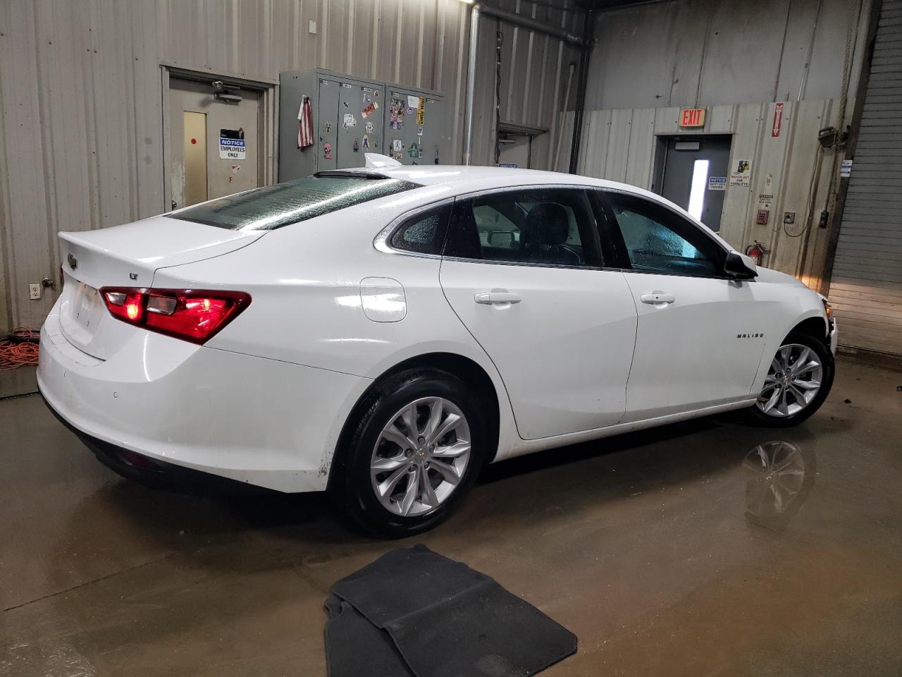 2023 Chevrolet Malibu - Image 3