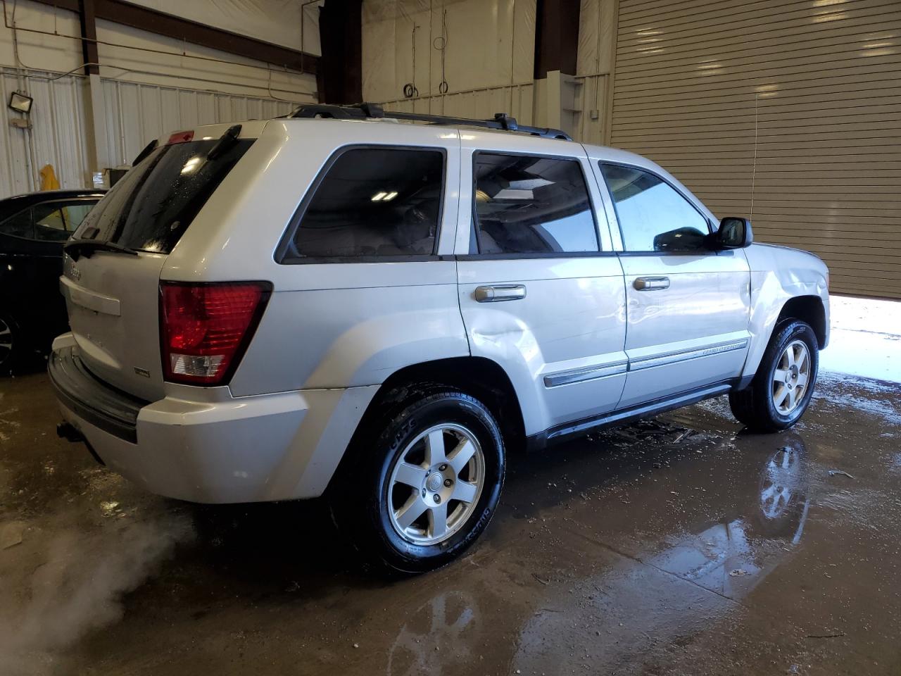2010 Jeep Grand Cherokee - Image 3