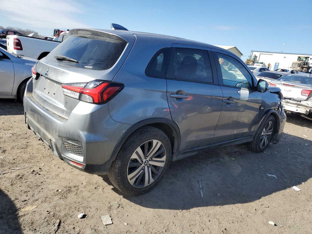 2024 Mitsubishi Outlander - Image 3
