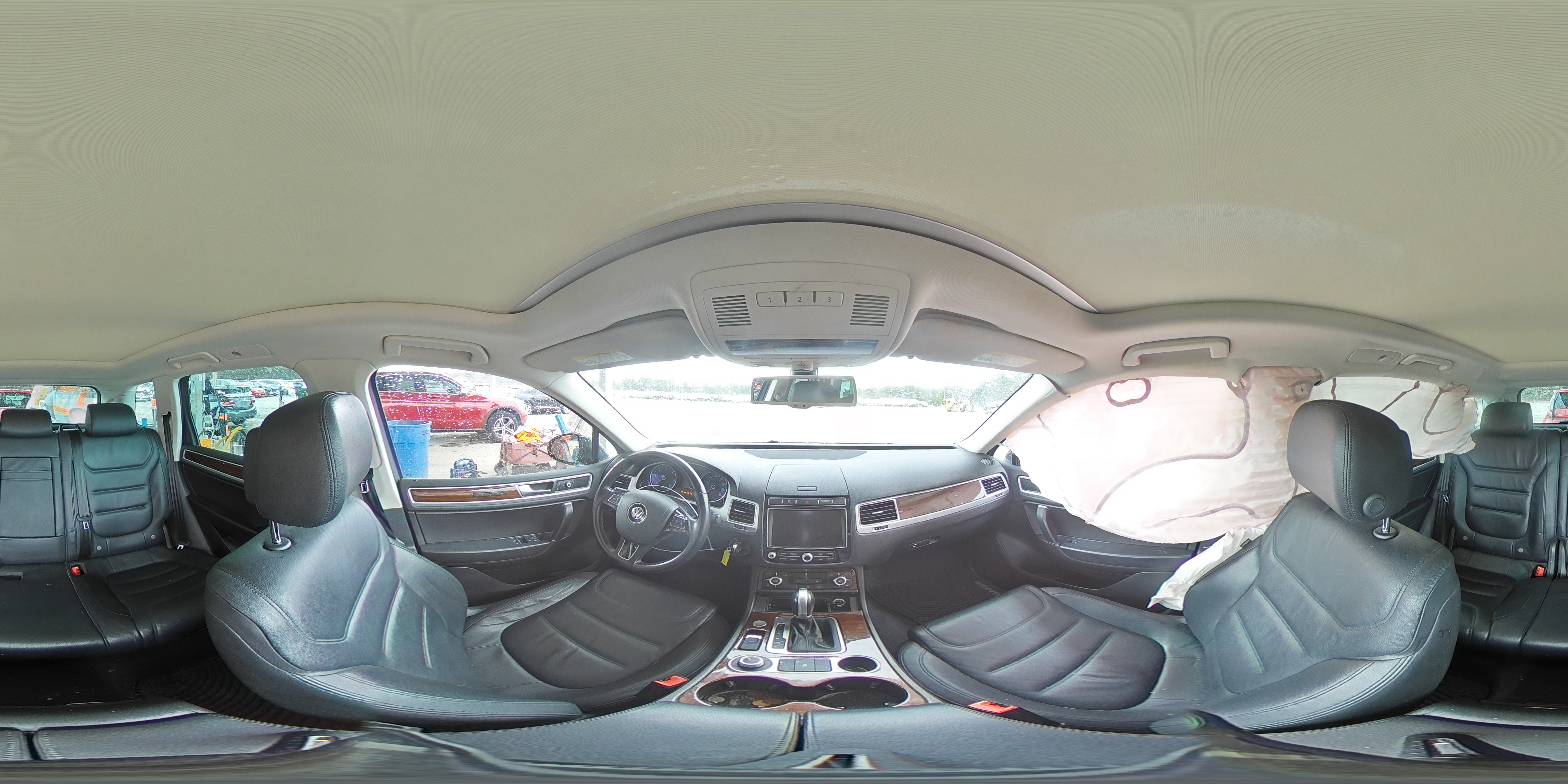 2015 Volkswagen Touareg - Image 12