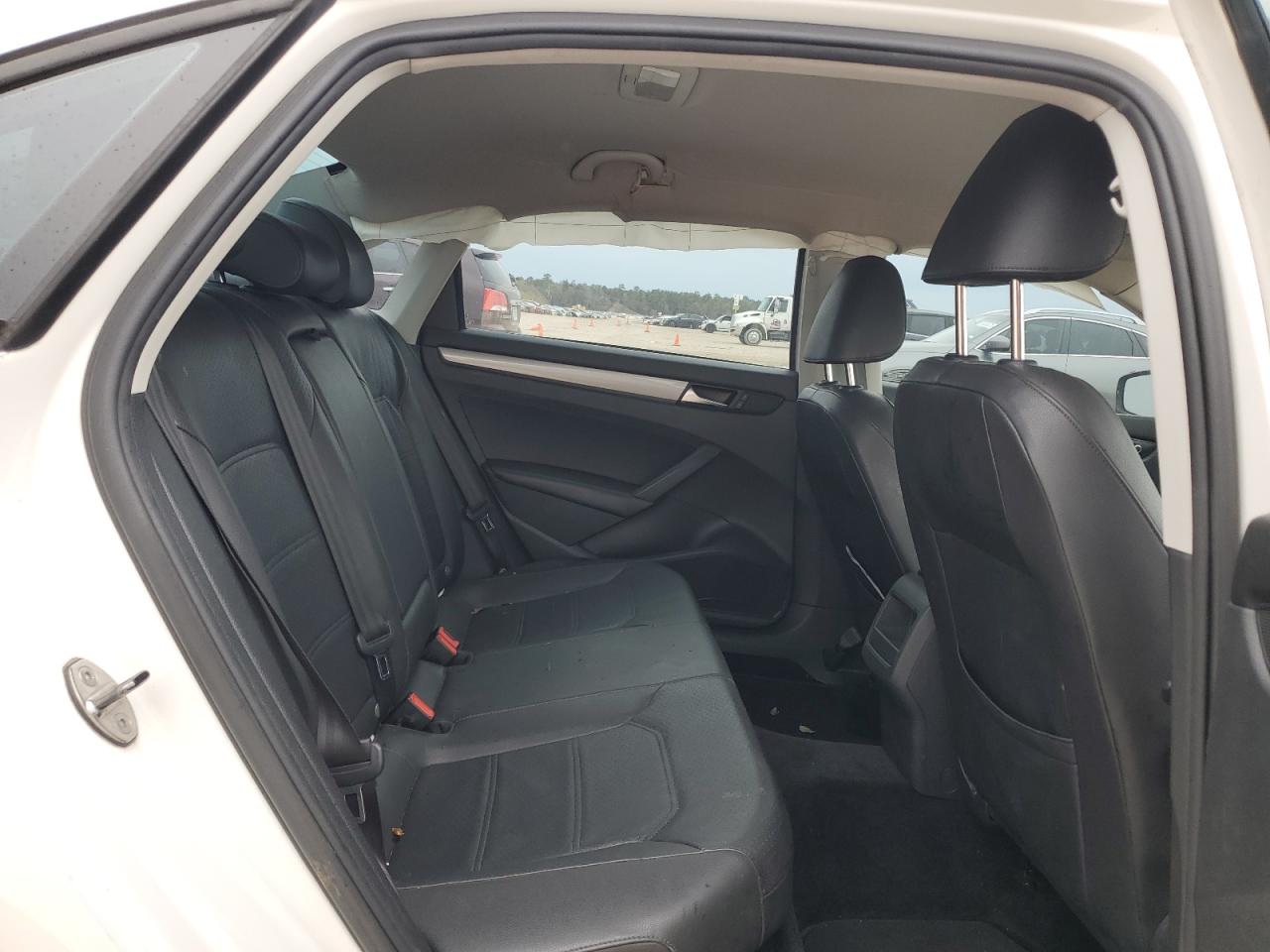 2014 Volkswagen Passat - Image 10