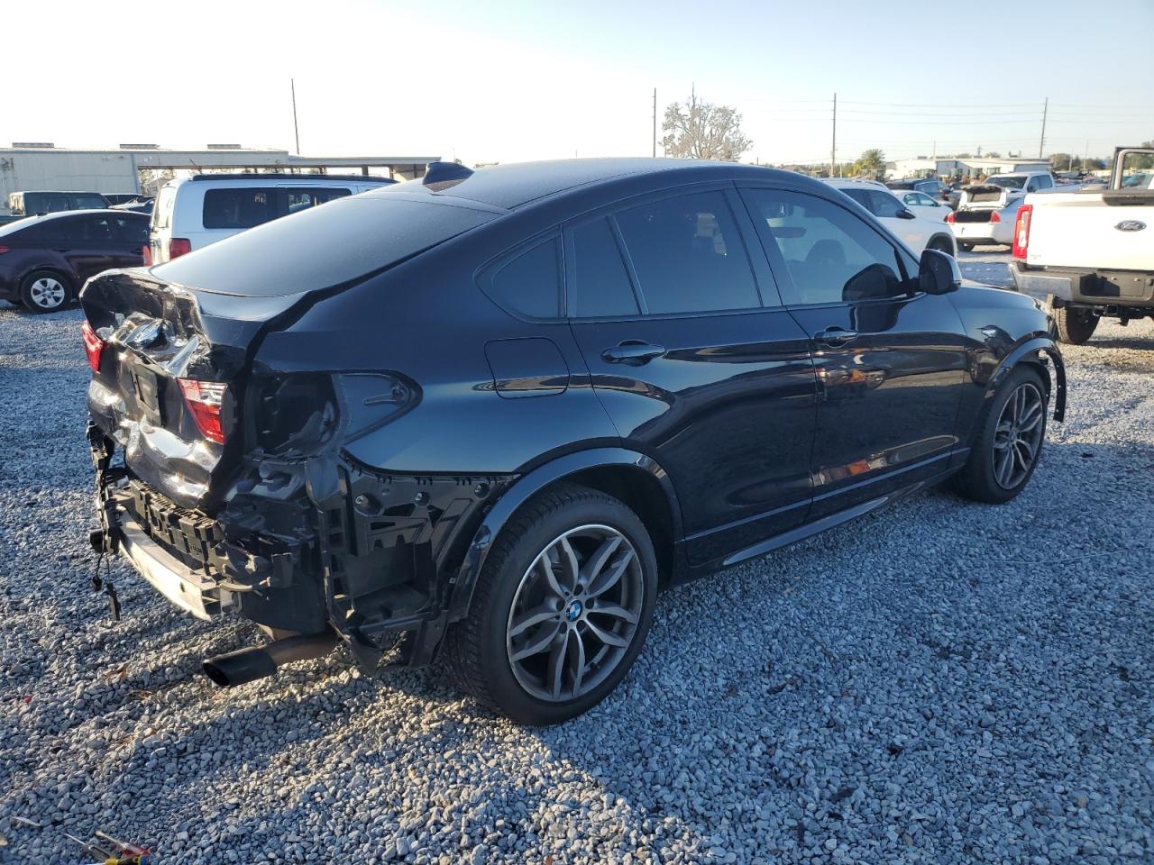 VIN 5UXXW7C50H0U25709 2017 BMW X4 no.3