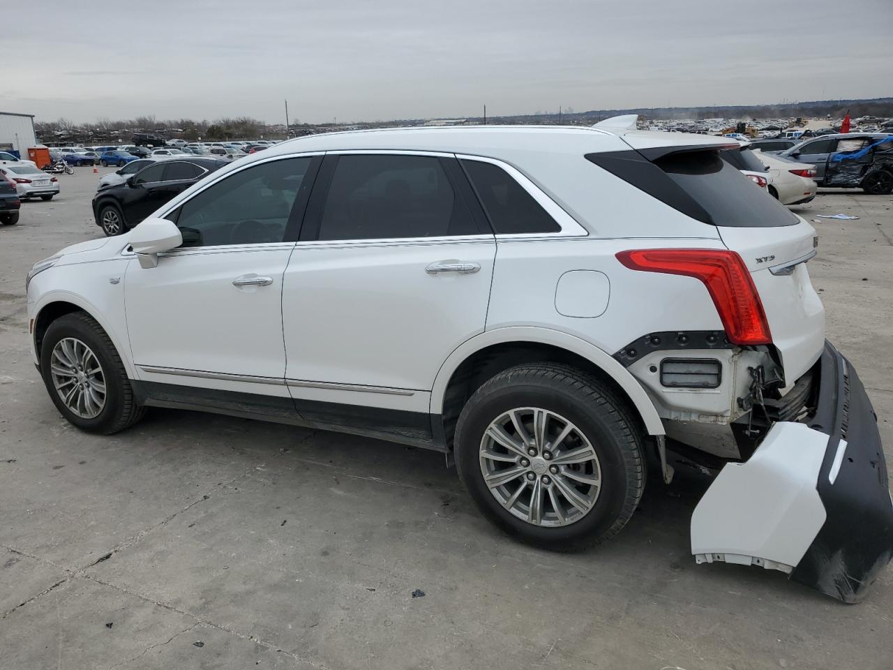 2019 Cadillac XT5 - Image 2