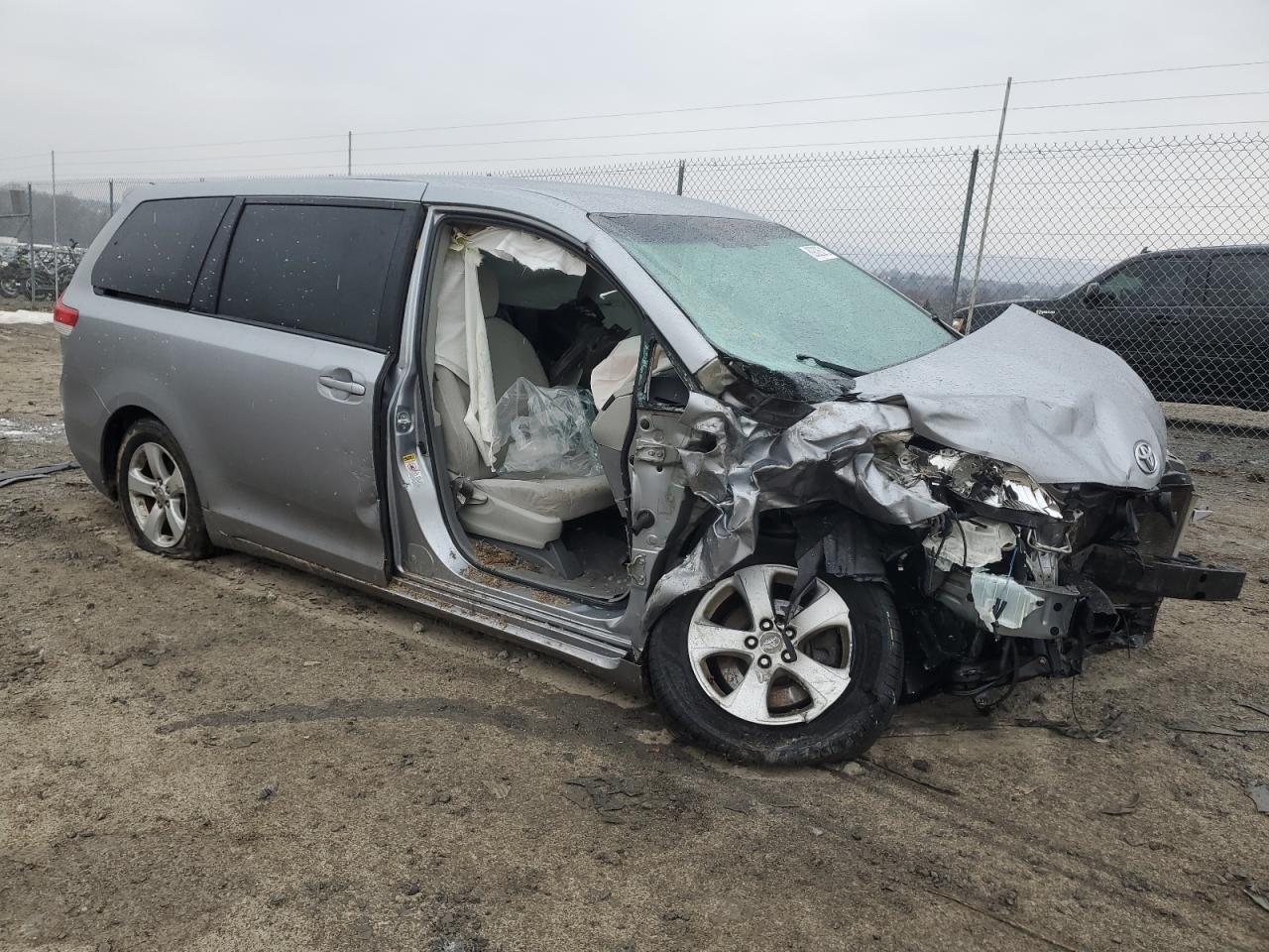 2011 Toyota Sienna - Image 4