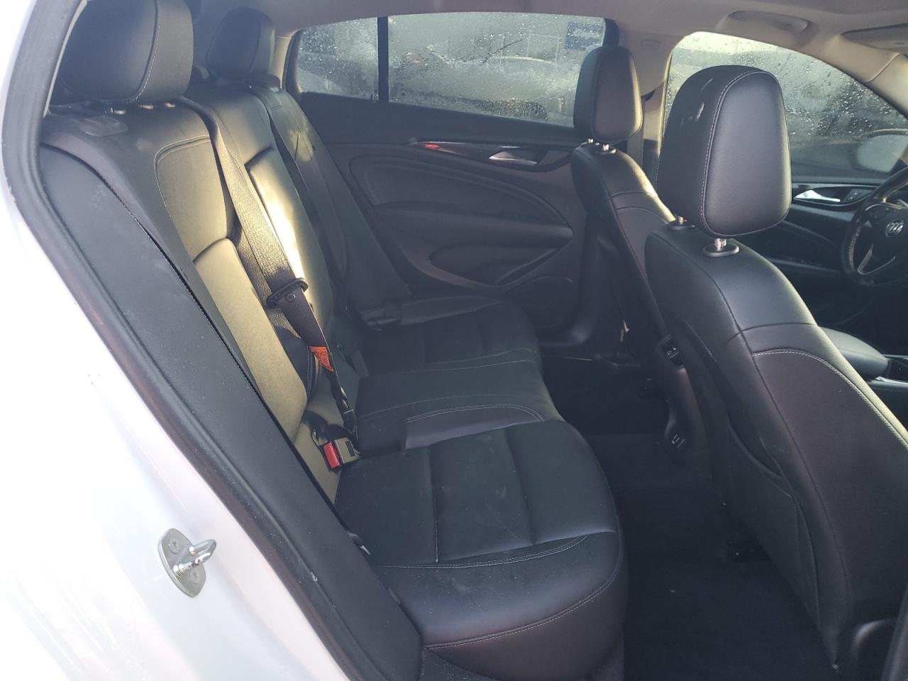 2018 Buick Regal Essence VIN: W04GP6SX4J1131123 Lot: 41998555