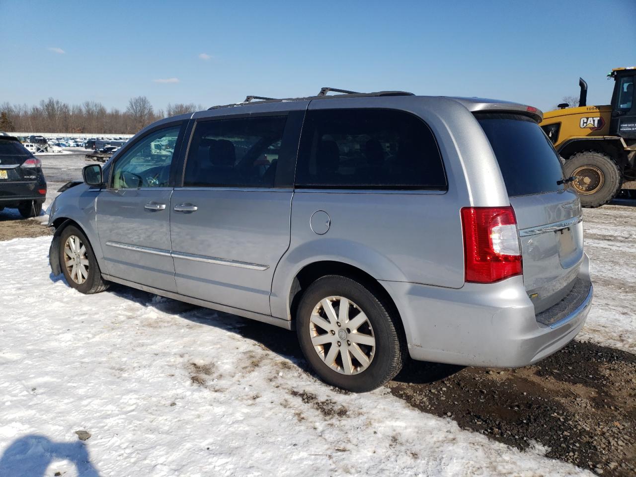 2014 Chrysler Town & Country - Image 2