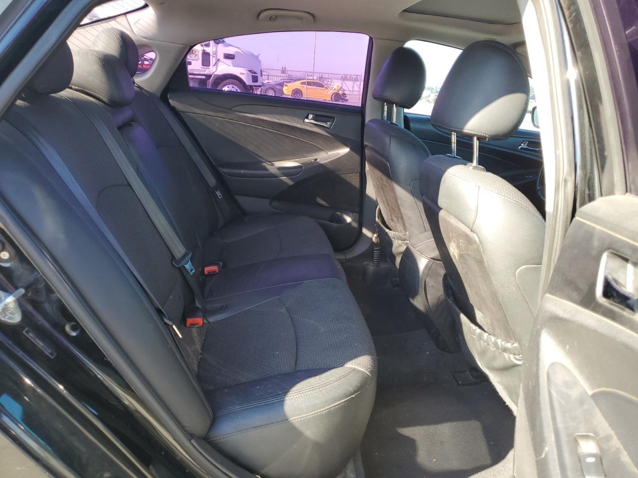 2011 Hyundai Sonata - Image 11
