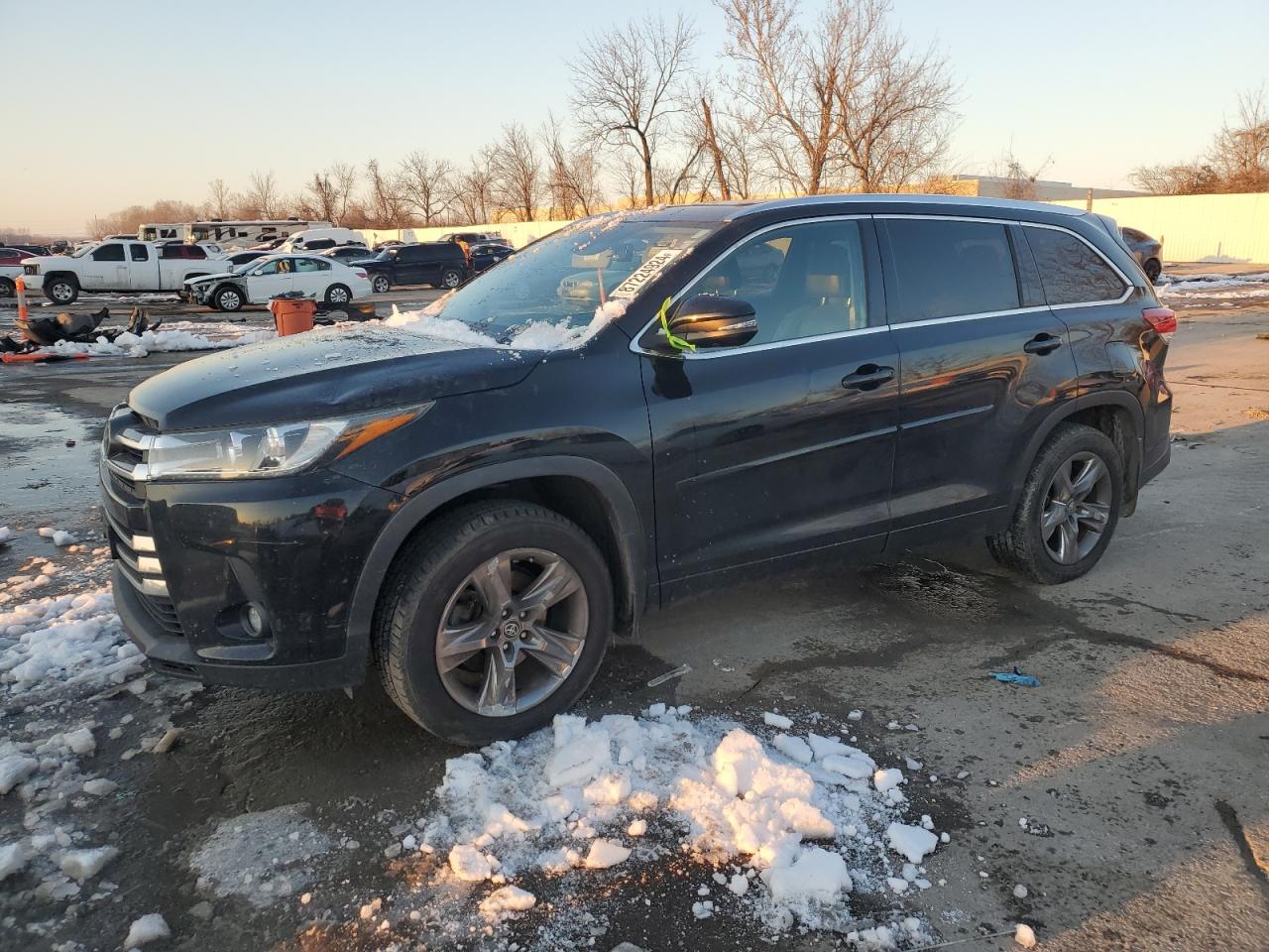 2019 Toyota Highlander - Image 1