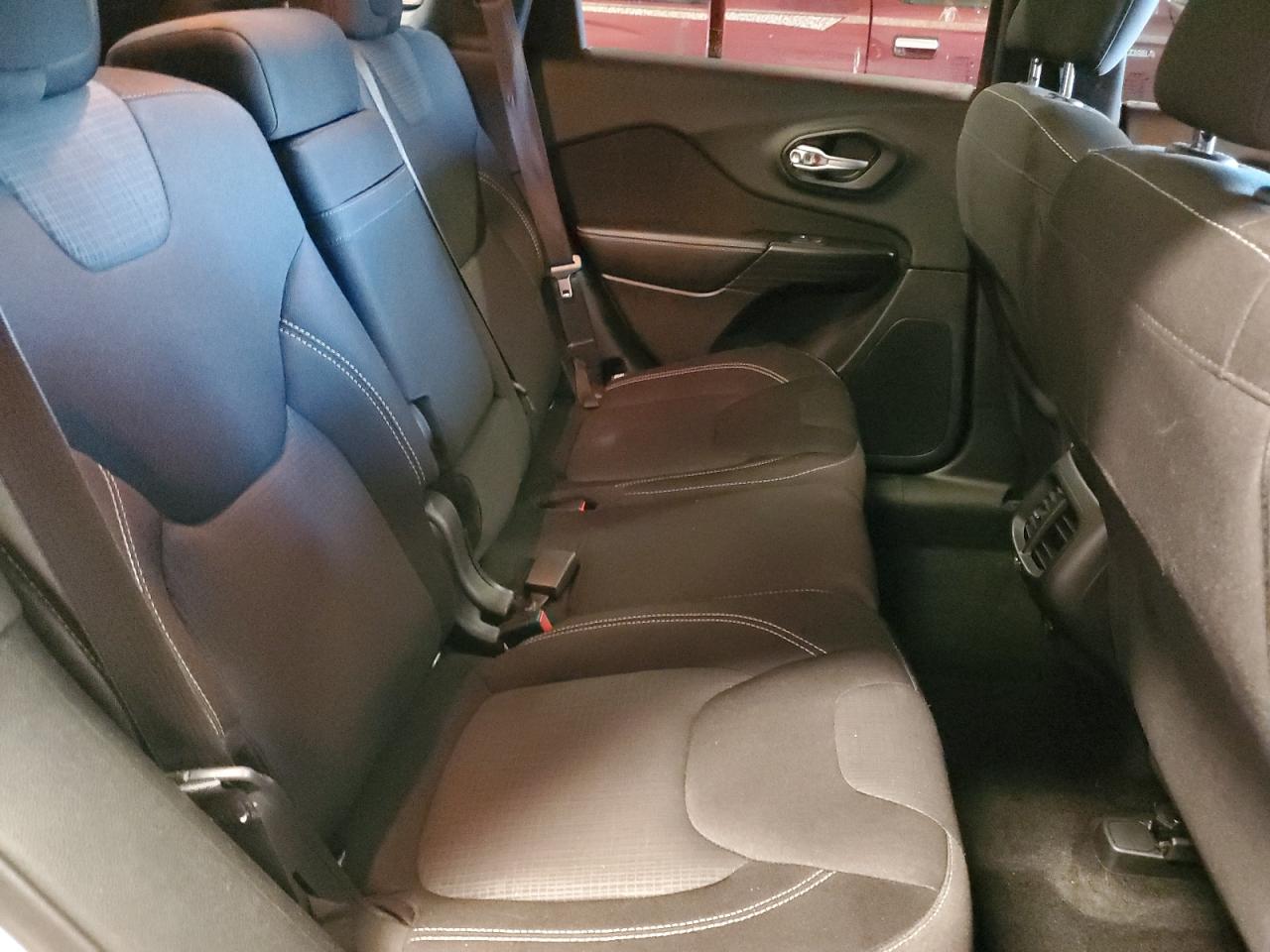 2015 Jeep Grand Cherokee - Image 11