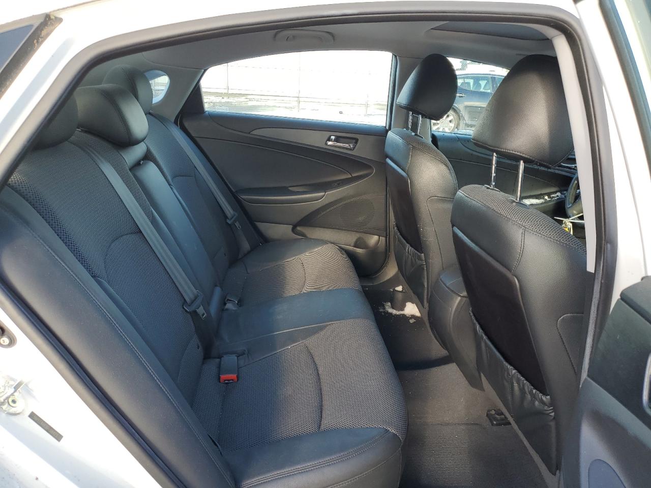 2011 Hyundai Sonata - Image 10