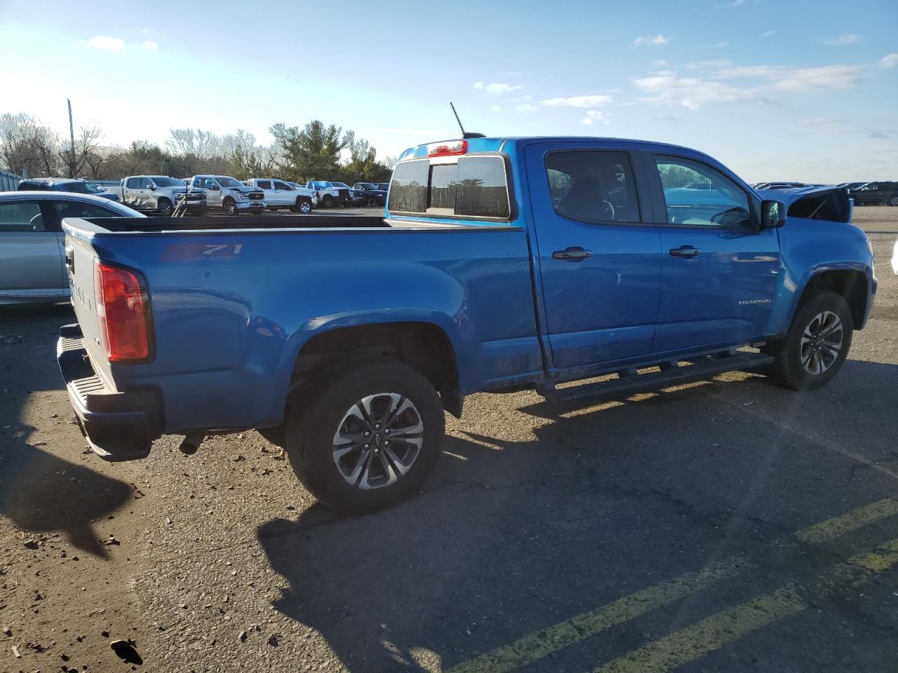 VIN 1GCGTDEN5N1181048 2022 CHEVROLET COLORADO no.3