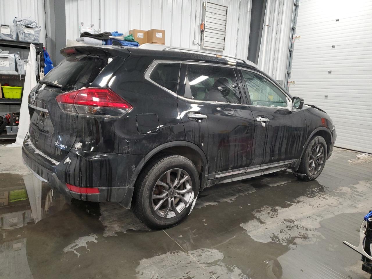 2017 Nissan Rogue - Image 3