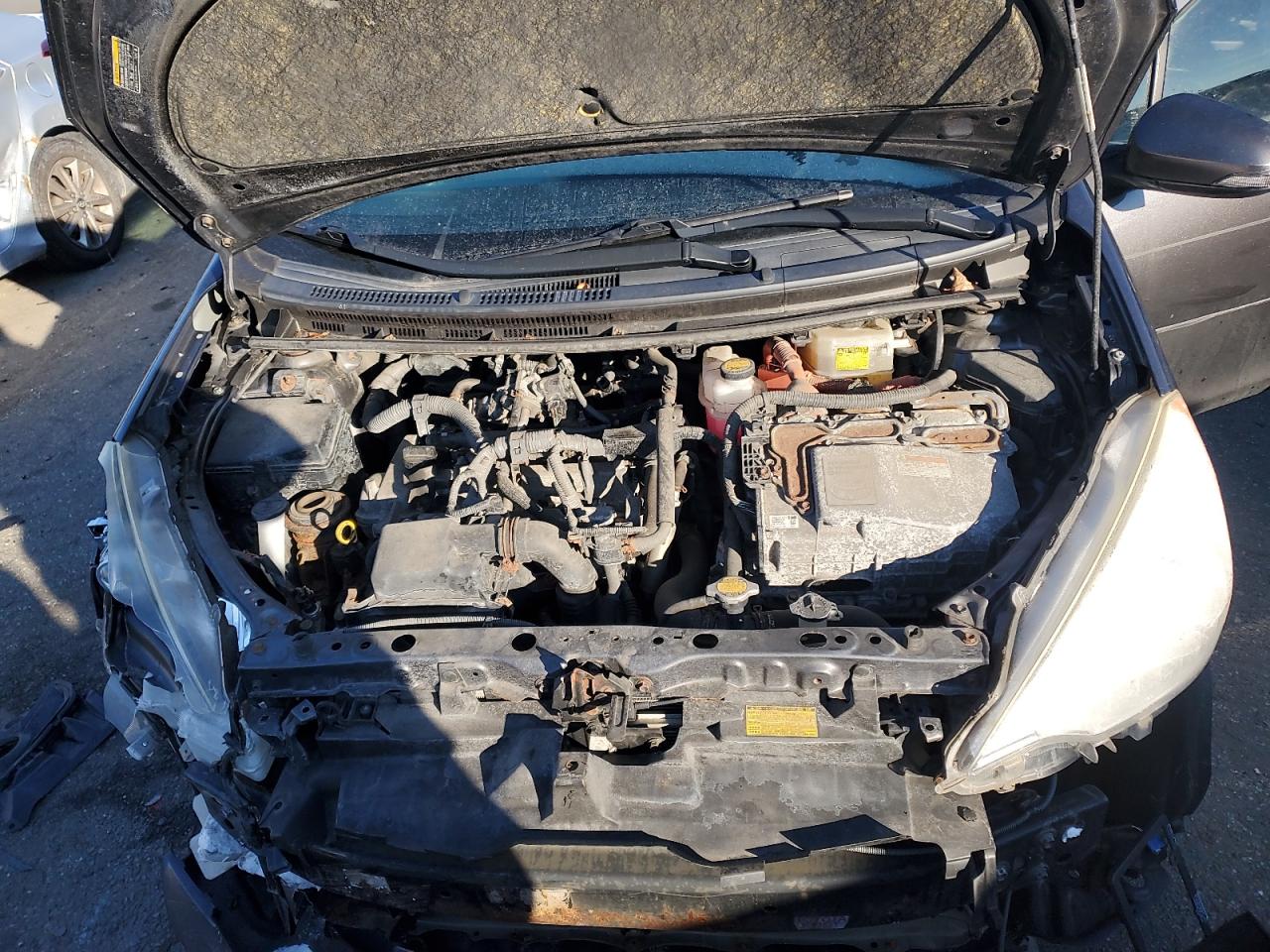 2012 Toyota Prius - Image 11