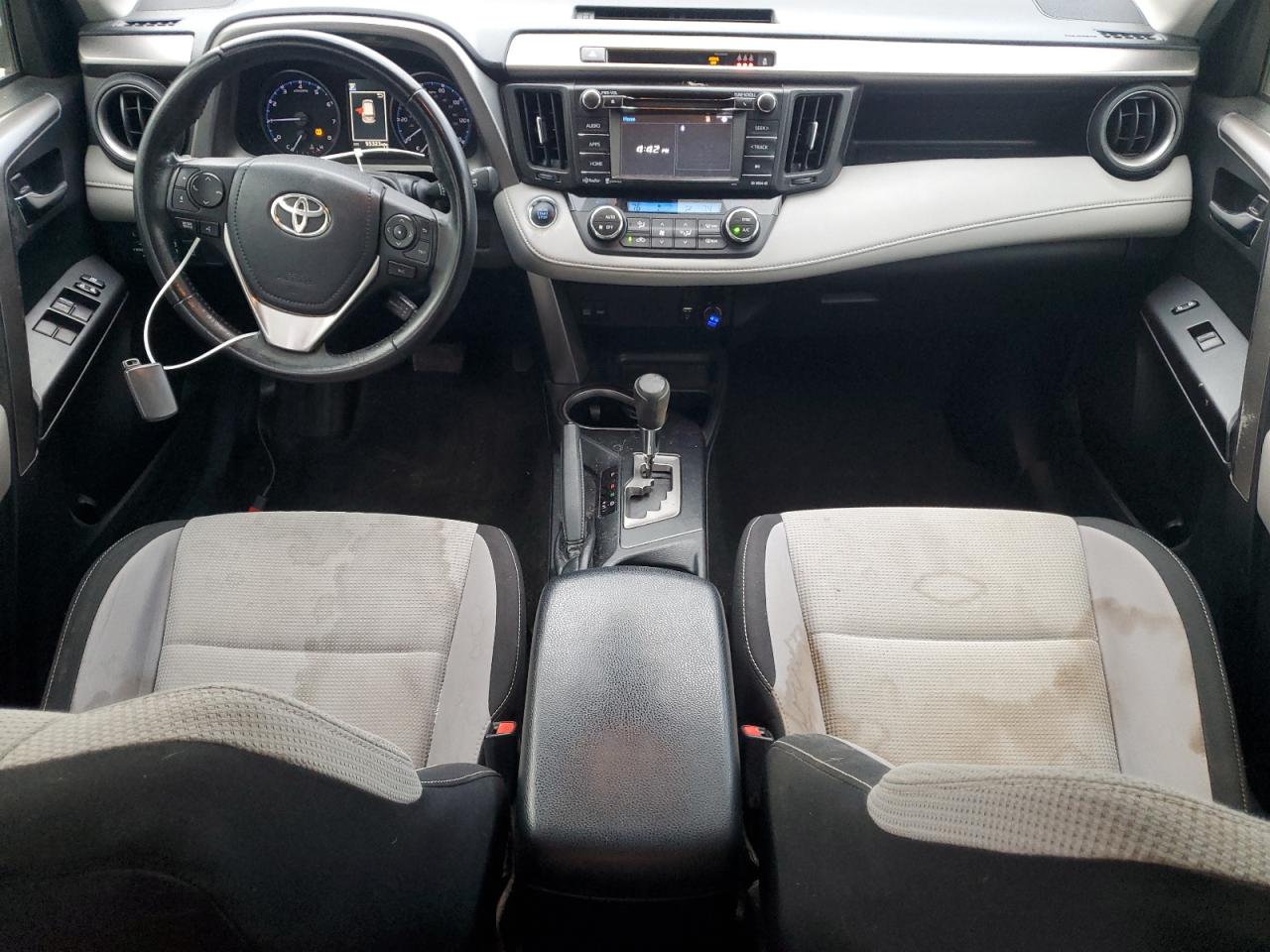 2018 Toyota RAV 4 - Image 8