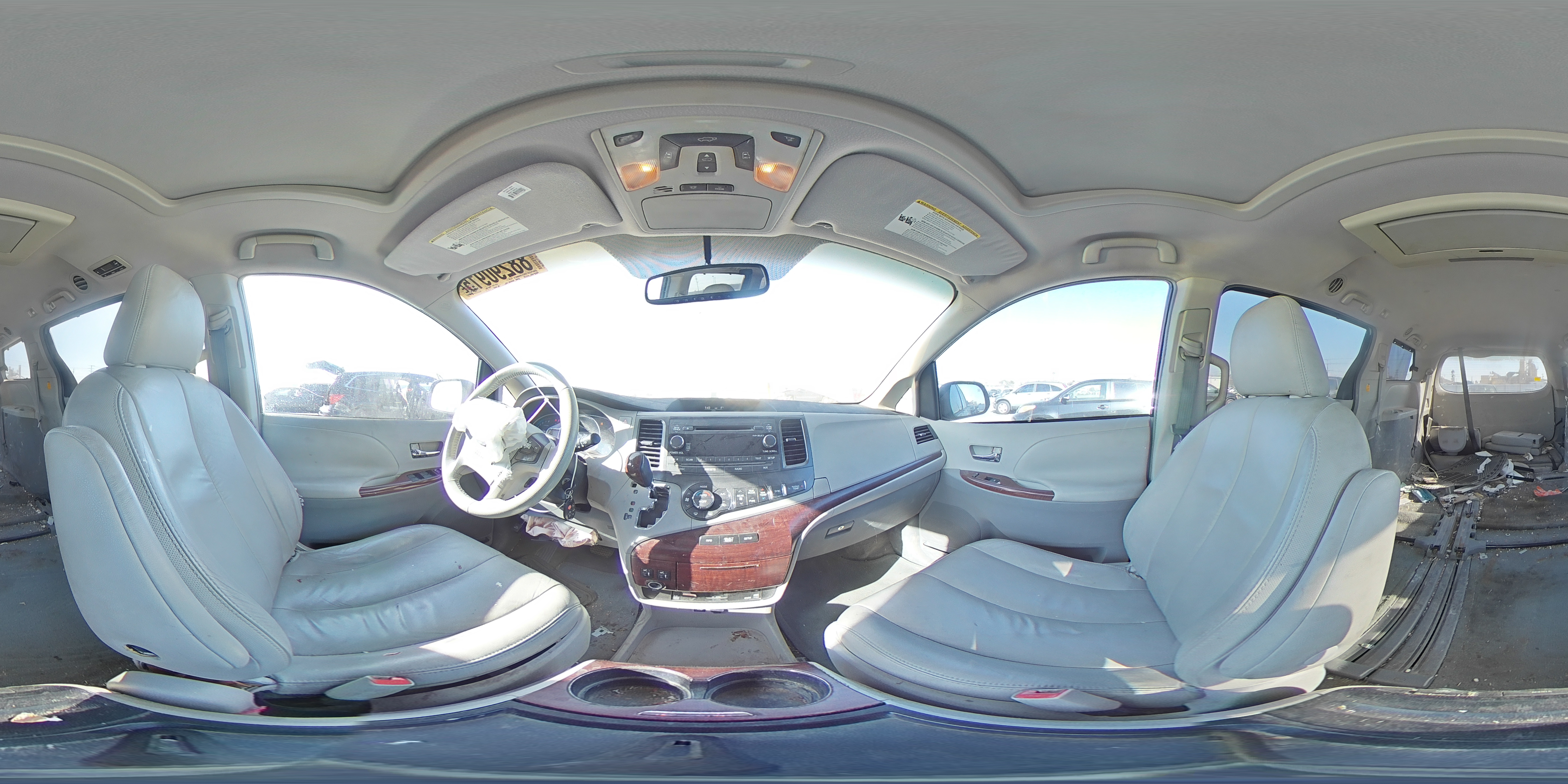 2011 Toyota Sienna - Image 14