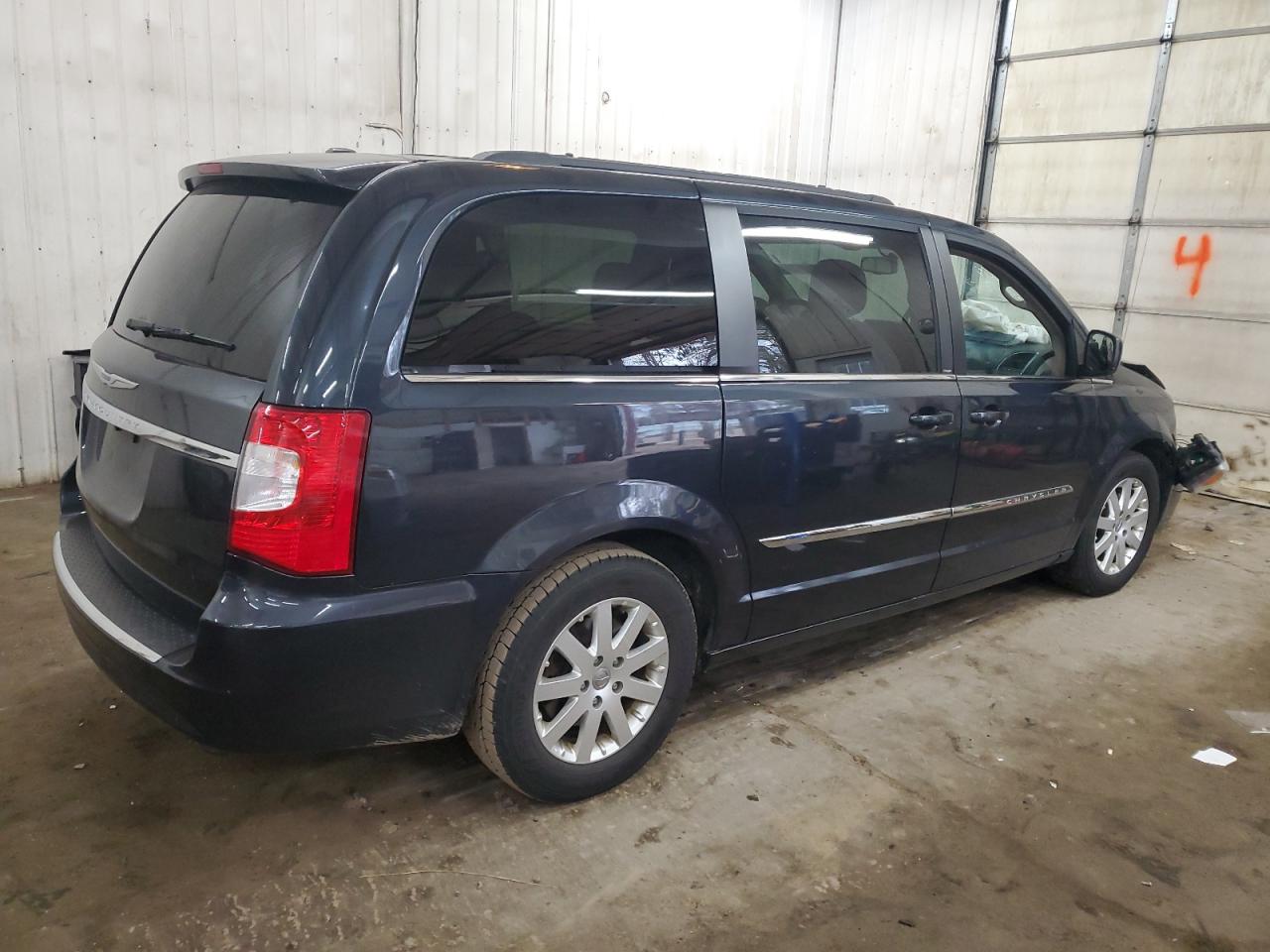 2013 Chrysler Town & Country - Image 3