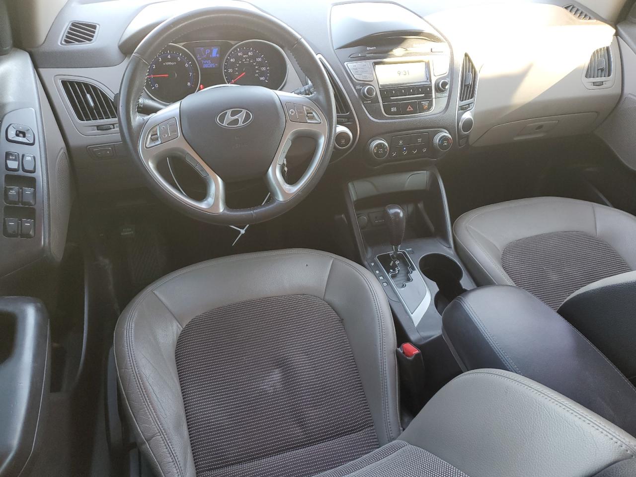 2012 Hyundai Tucson - Image 8