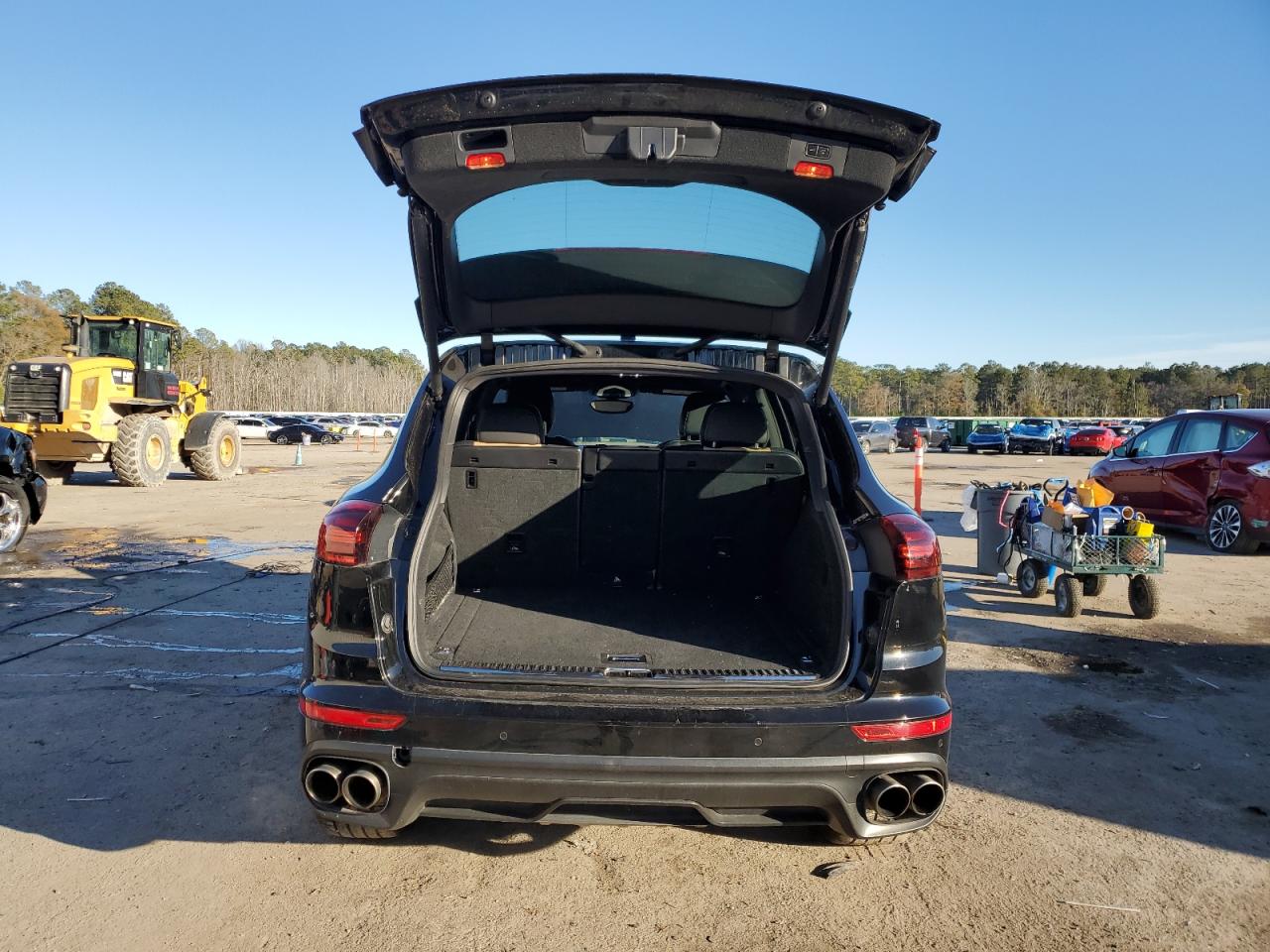 2015 Porsche Cayenne S VIN: WP1AB2A27FLA61085 Lot: 42146805