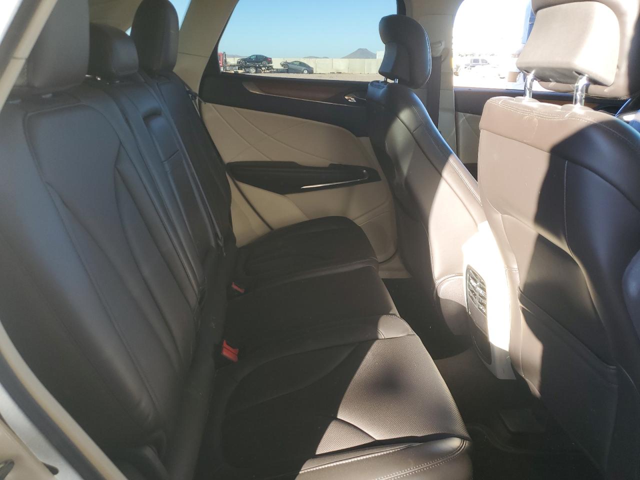 2015 Lincoln MKZ - Image 11