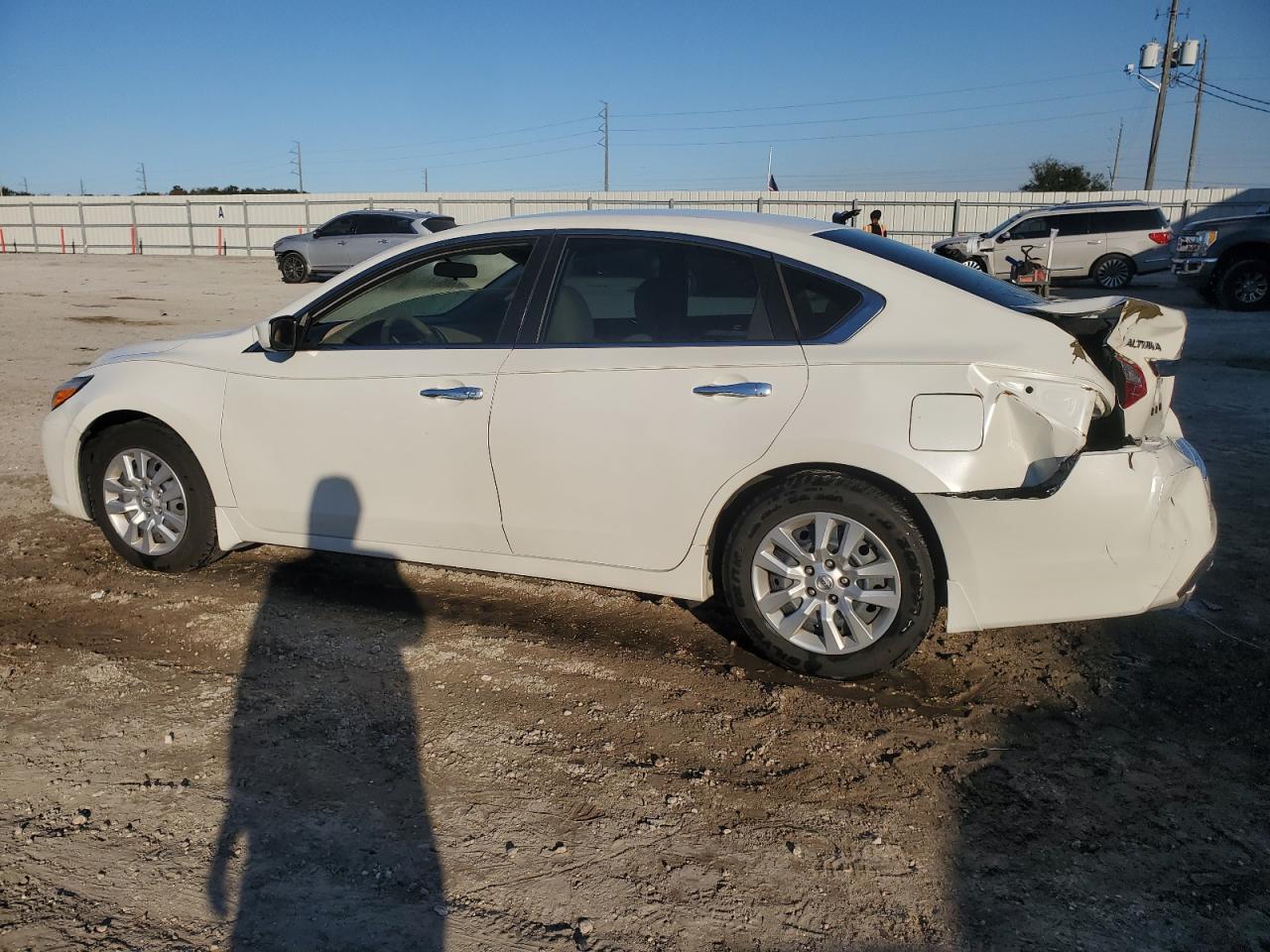 2016 Nissan Altima - Image 2